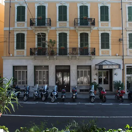 Hotel Belle Epoque